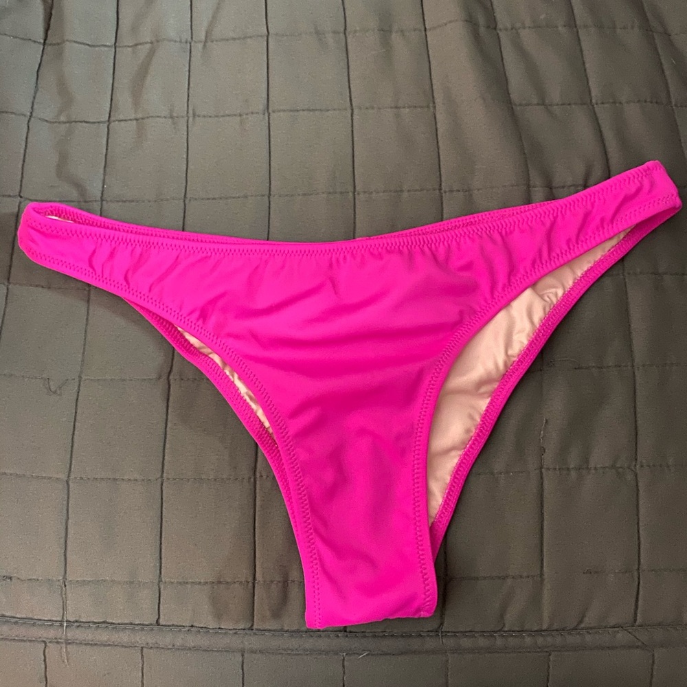 M Hot pink it’s VS swim bottoms